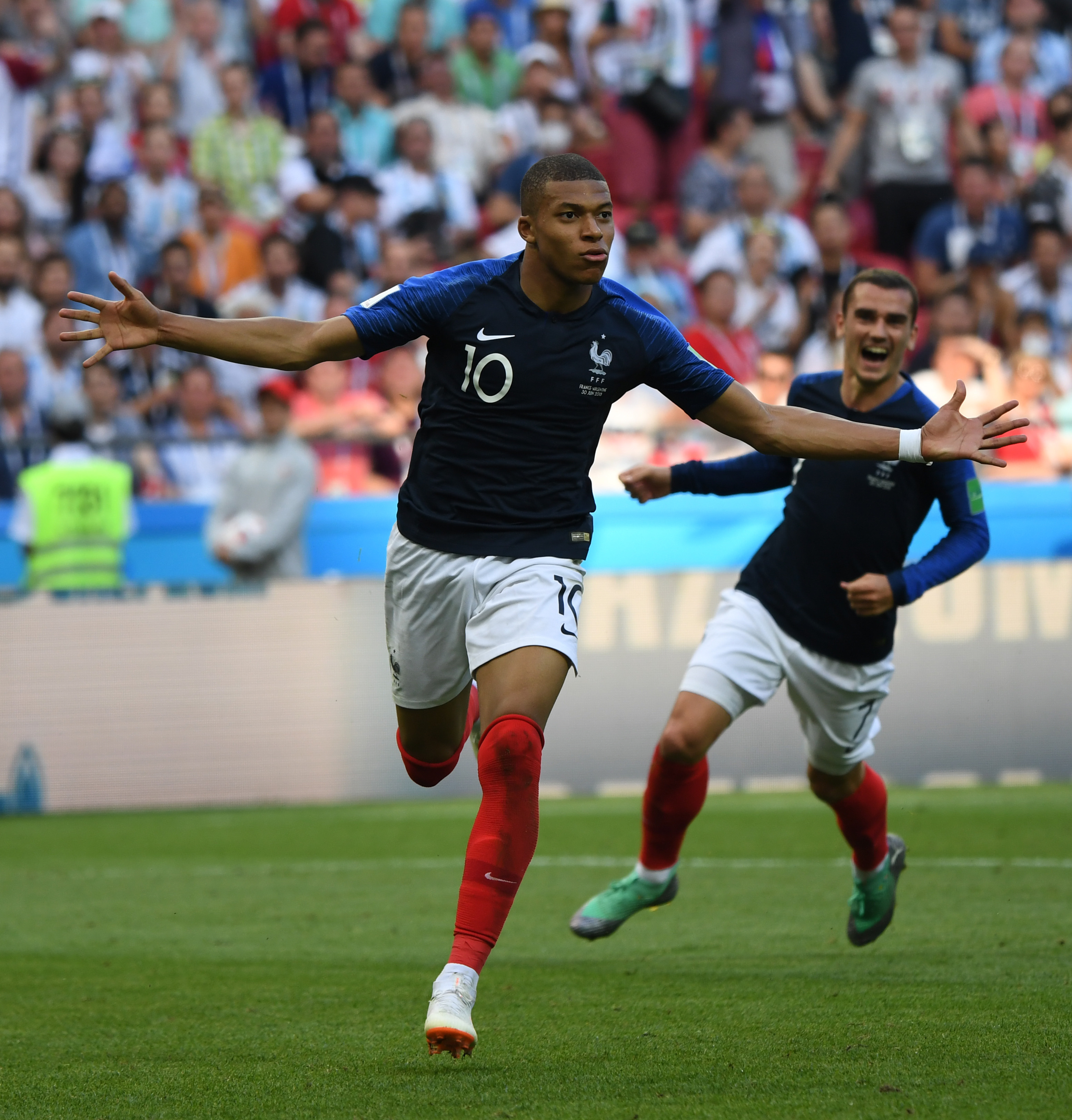 阔别三个月！皇家贝蒂斯社媒发布视频宣布队长伊斯科回归（时隔三个月，皇家贝蒂斯通过社媒视频官宣队长伊斯科回归）