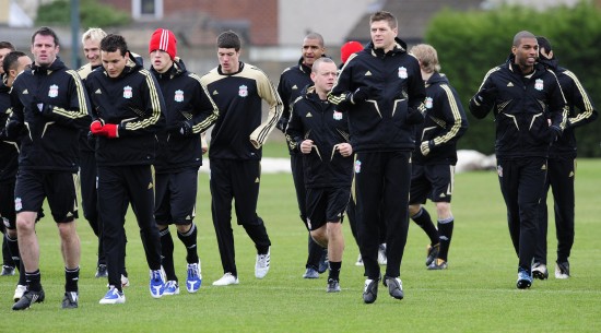 2025／26赛季英超：危矣！曼联下场对阵9连胜的维拉，四员大将缺席（英超25／26赛季：曼联告急！下轮迎九连胜维拉，四大主力缺阵）