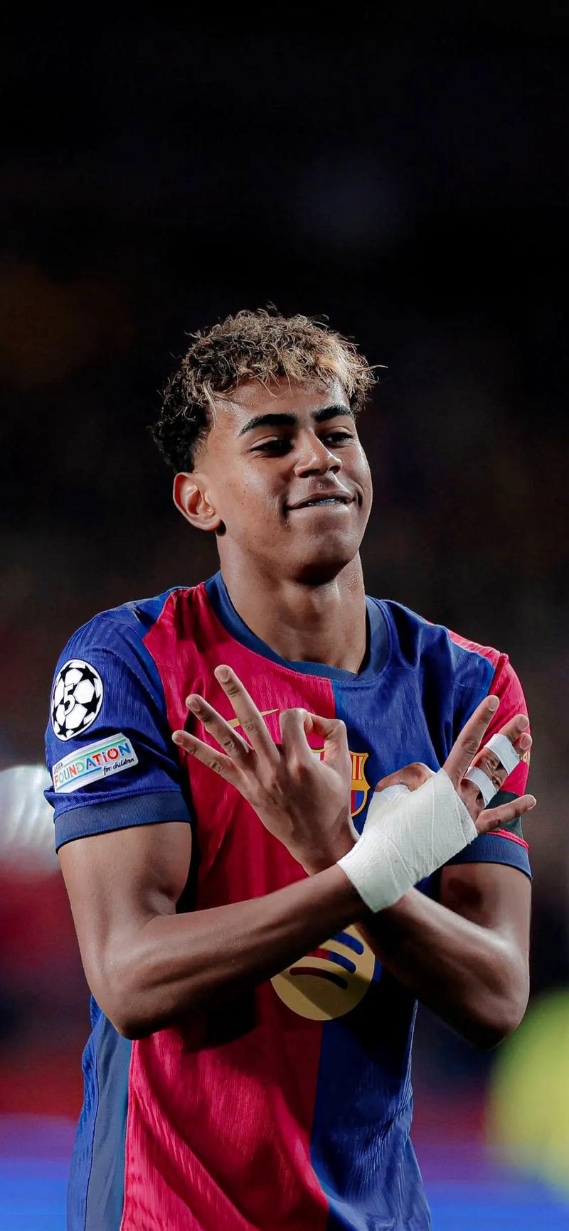 2025年度德甲积分榜：拜仁34场仅1负遥遥领先，勒沃库森第二（2025德甲积分榜：拜仁34战仅负一场领跑，勒沃库森位居次席）