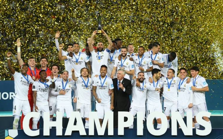 曼联无法复兴 阿莫林临场够差劲 主场1-1西汉姆联领先就乱换人