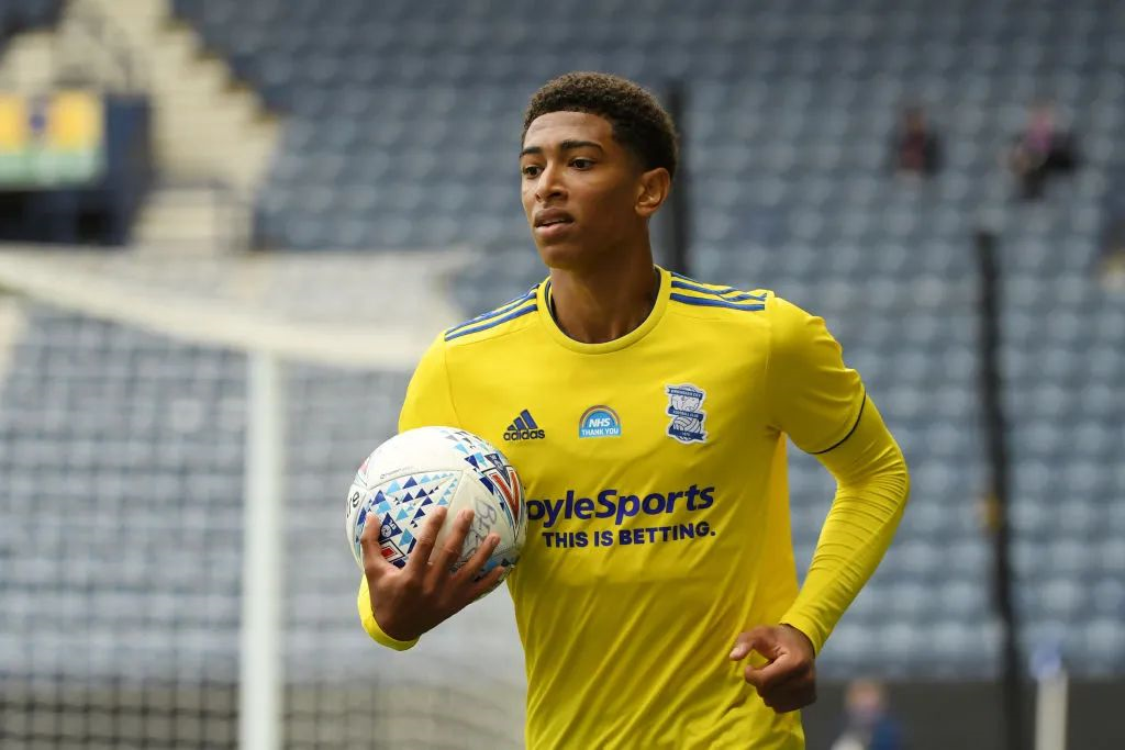 2-1，打爆日本张本智和，状态低迷连续丢分，邱党给对手上课