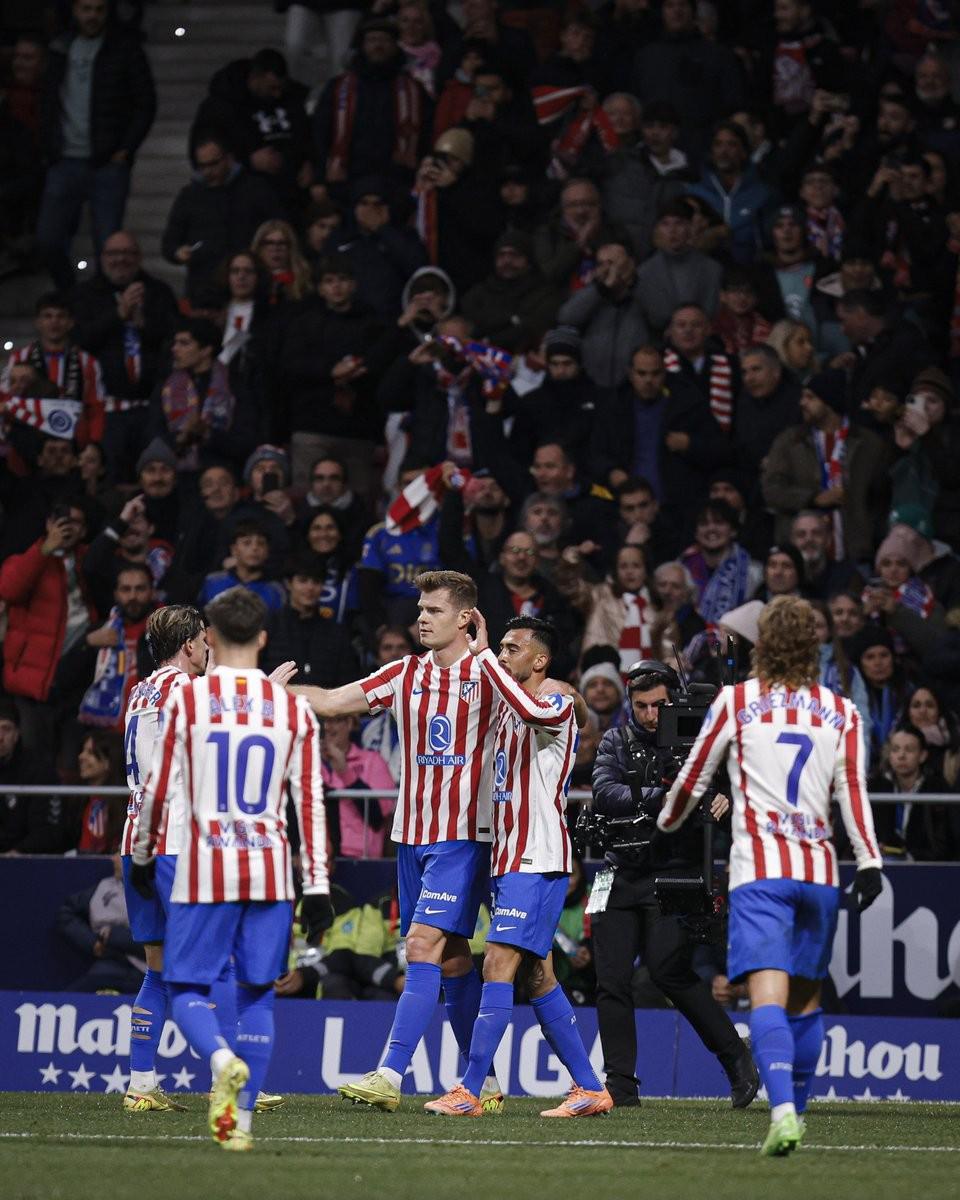 阿斯：费内巴切已与莱万初步接触，提供的一年半合同报价被拒