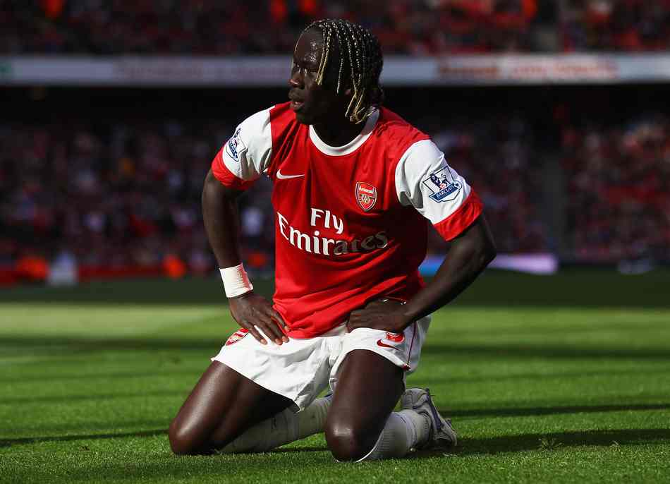 杠上！卡拉格喷费迪南德：草根代言人，怎么不聊聊世界杯票价（正面刚！卡拉格怼费迪南德：既是草根代言人，何不谈谈世界杯票价？）