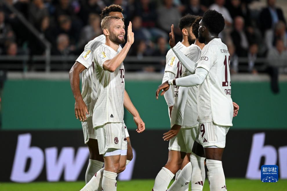 重庆铜梁龙冲超成功，重庆足球时隔4个赛季重返中超