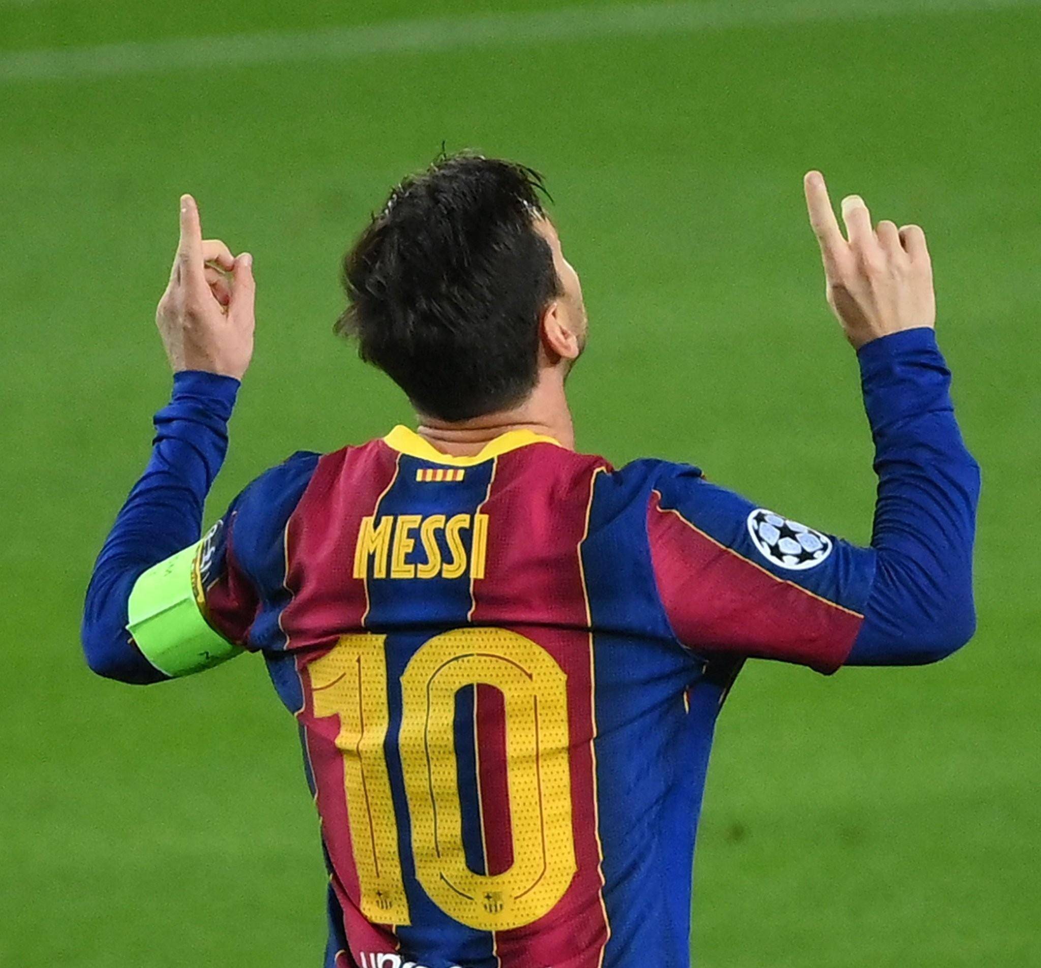 法兰克福1-1沃尔夫斯堡，岑特破门，巴舒亚伊点射绝平