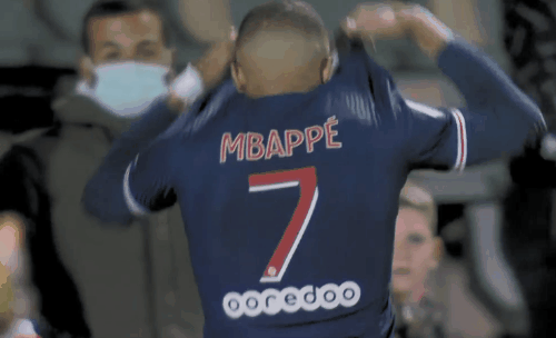 尤文官方：弗朗西斯科-孔塞桑当选队内10月最佳球员