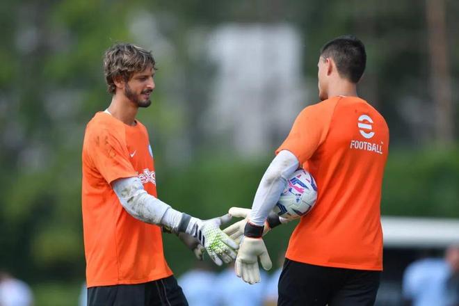 热那亚vs佛罗伦萨：洛伦佐-科隆博、厄斯蒂高首发，德赫亚、多多出战