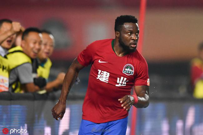 太阳报：伊萨克持续收到死亡威胁，豪掷3万镑购买护卫犬（太阳报：伊萨克屡遭死亡威胁，斥资3万英镑购入护卫犬）