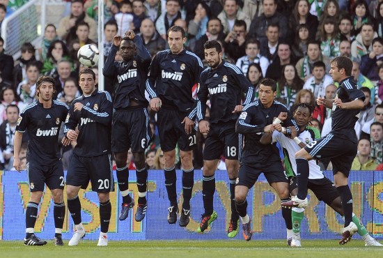 加蓬主帅：难以释怀世预赛出局，非洲杯目标是打进四强（加蓬主帅：世预赛出局仍难接受，非洲杯力争跻身四强）