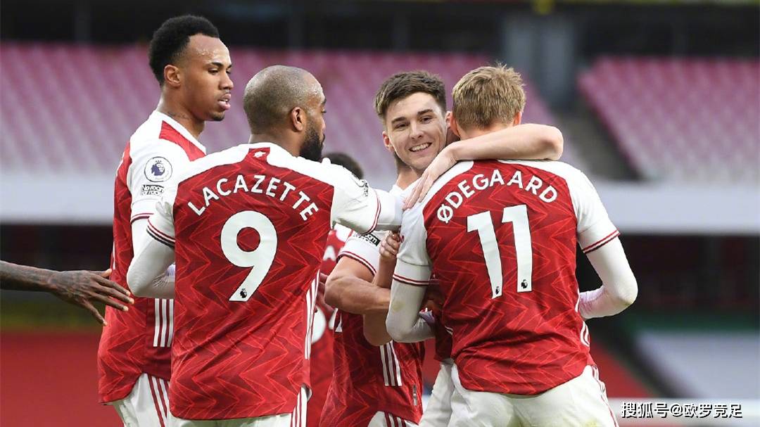 杨乐乐带儿子飞成都参加马术比赛，汪涵又缺席，沐沐露脸更像妈妈