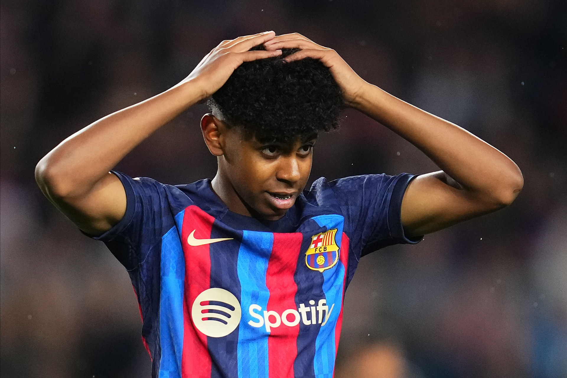 极速飞驰！25岁哈兰德狂轰英超百球，即将超越德罗巴和C罗（风驰电掣！25岁哈兰德英超进球破百，逼近德罗巴与C罗纪录）