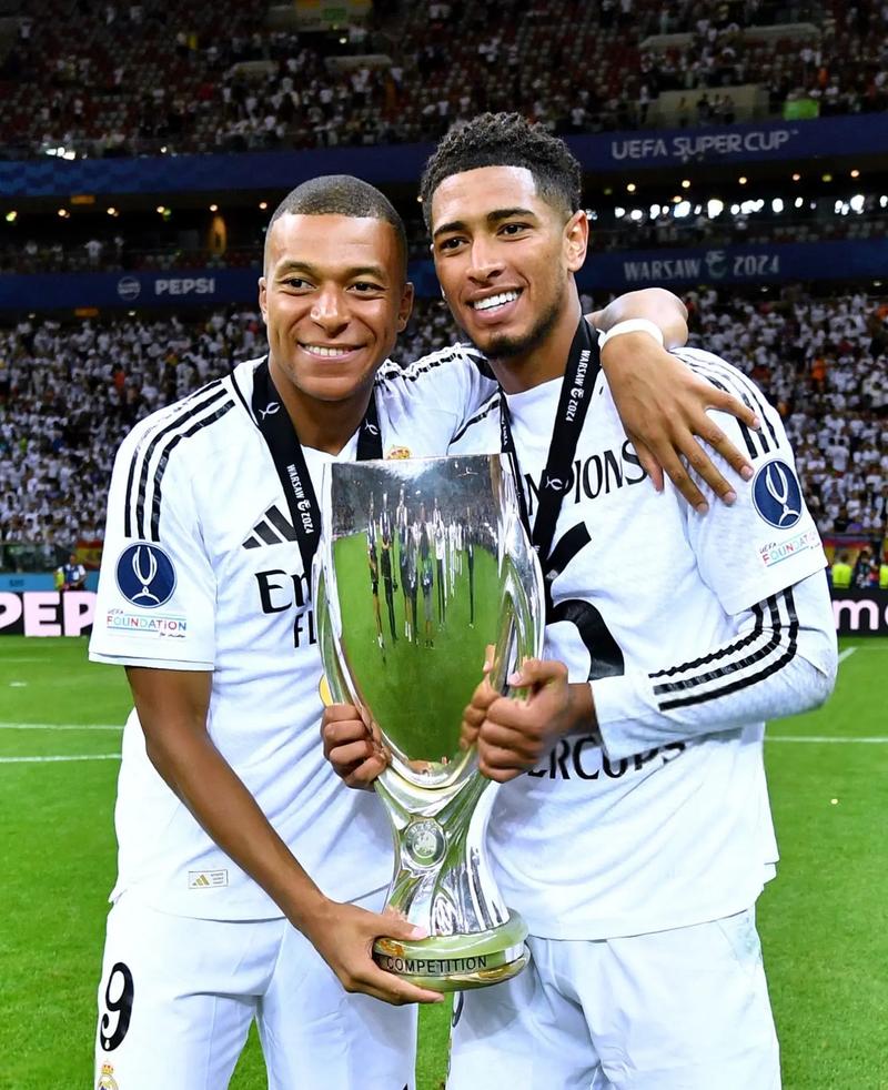 卡拉布里亚谈离开米兰：真的很难接受，不想和某些人打交道了（卡拉布里亚谈告别米兰：难以接受，不愿再与某些人周旋）