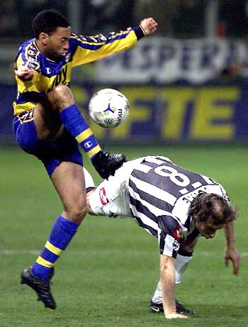 英超：曼城主场3-1击败布莱顿（英超：曼城坐镇主场3比1力克布莱顿）